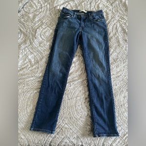 Levi Mid Rise Skinny Jean - size 12